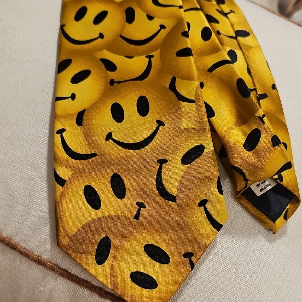 Ralph Marlin Yellow Smiley Face Tie. just‎ Smiley